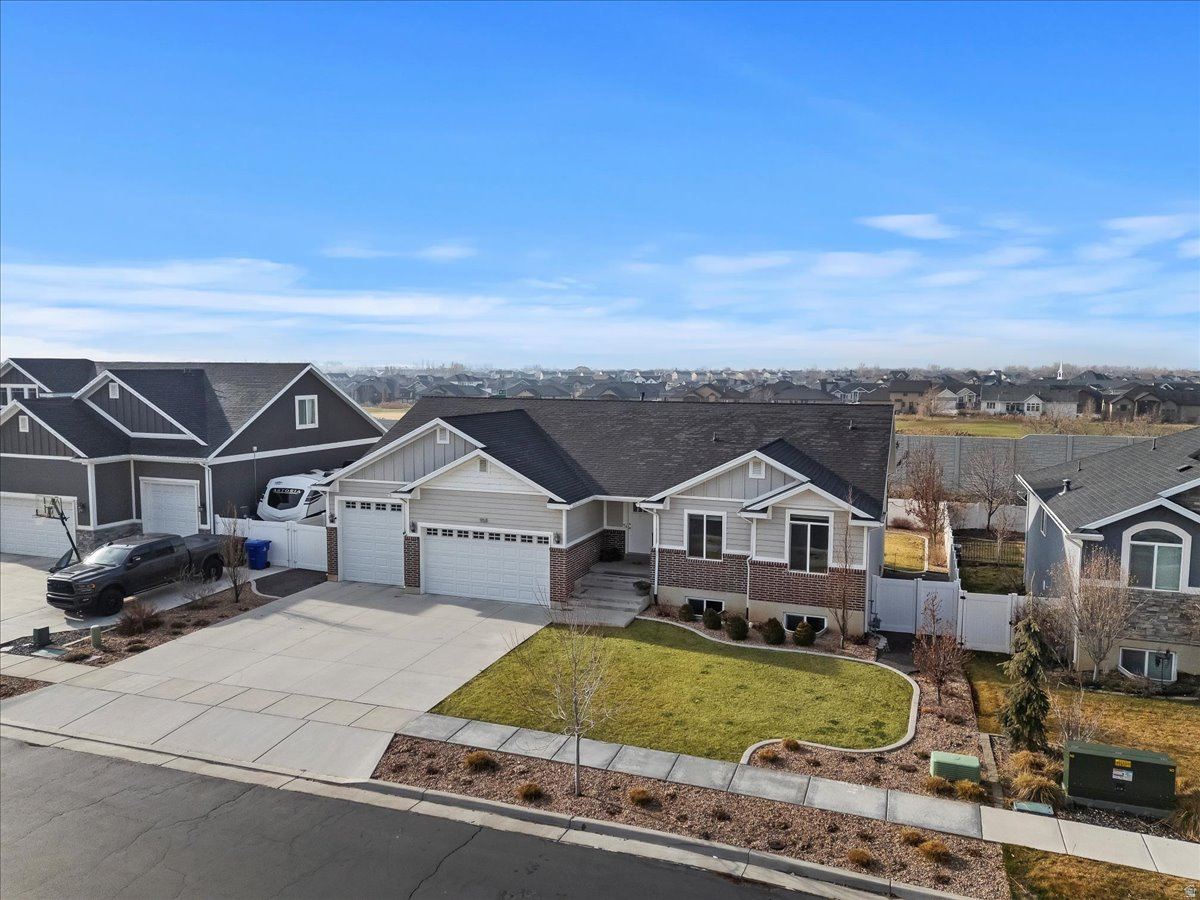 BLUFF AT LAKEVIEW FARMS - Residential