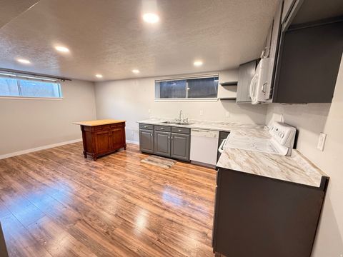 Tiny photo for 668 E 600 S, Salem, UT 84653 (MLS # 2127833)