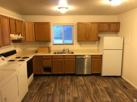 Tiny photo for 254 W 650 S, Bountiful, UT 84010 (MLS # 2120271)