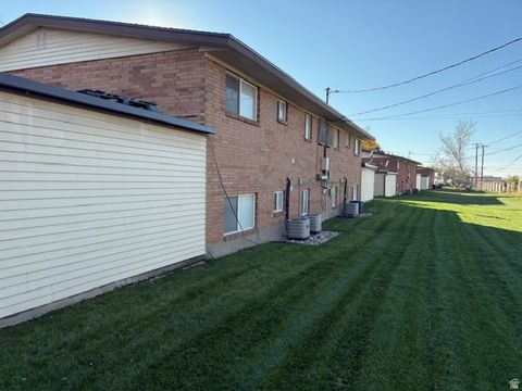 Tiny photo for 254 W 650 S, Bountiful, UT 84010 (MLS # 2120271)