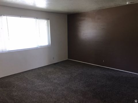 Tiny photo for 254 W 650 S, Bountiful, UT 84010 (MLS # 2120271)