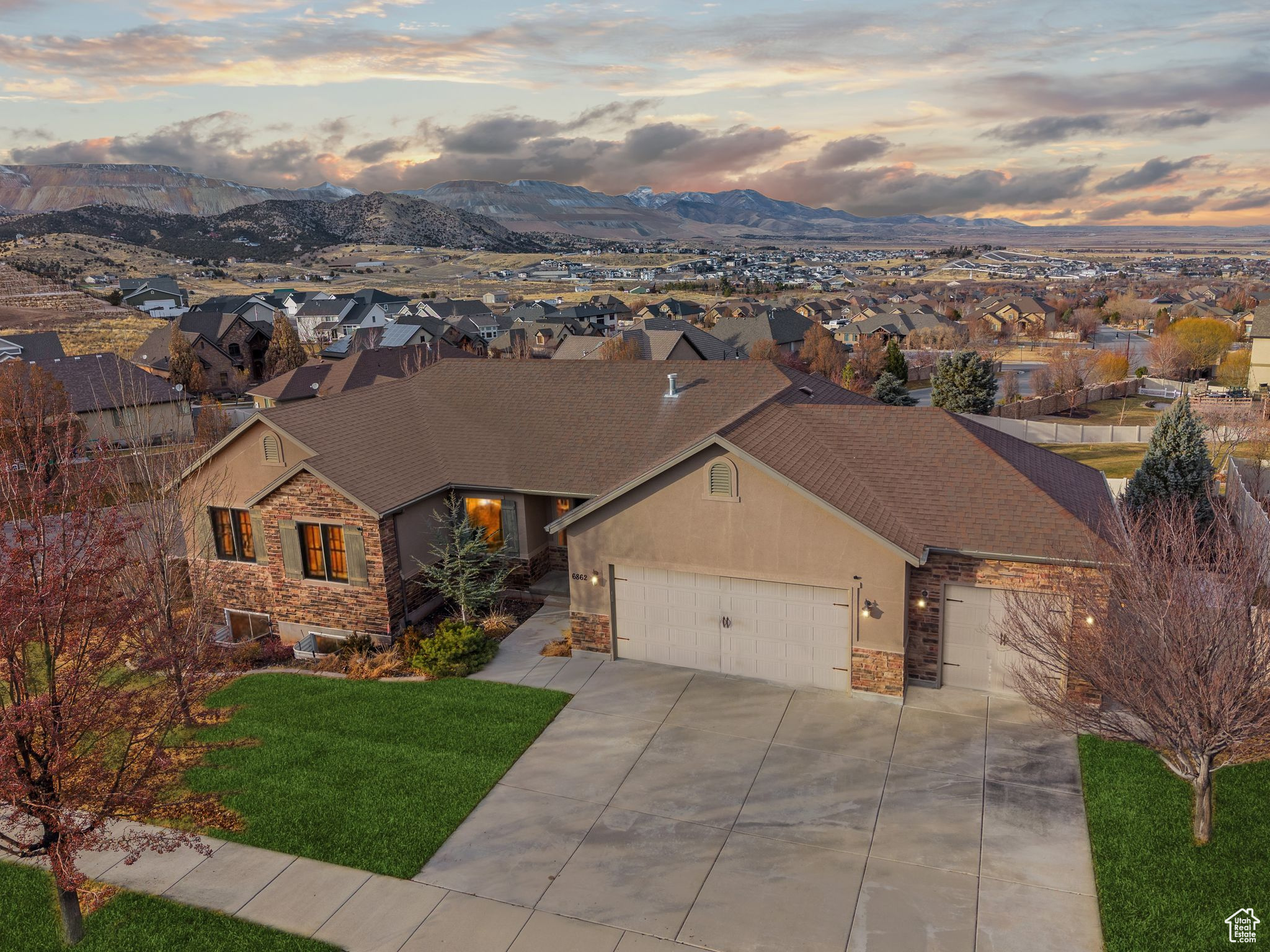 6862 W Clear Water Dr, Herriman, Utah image 1