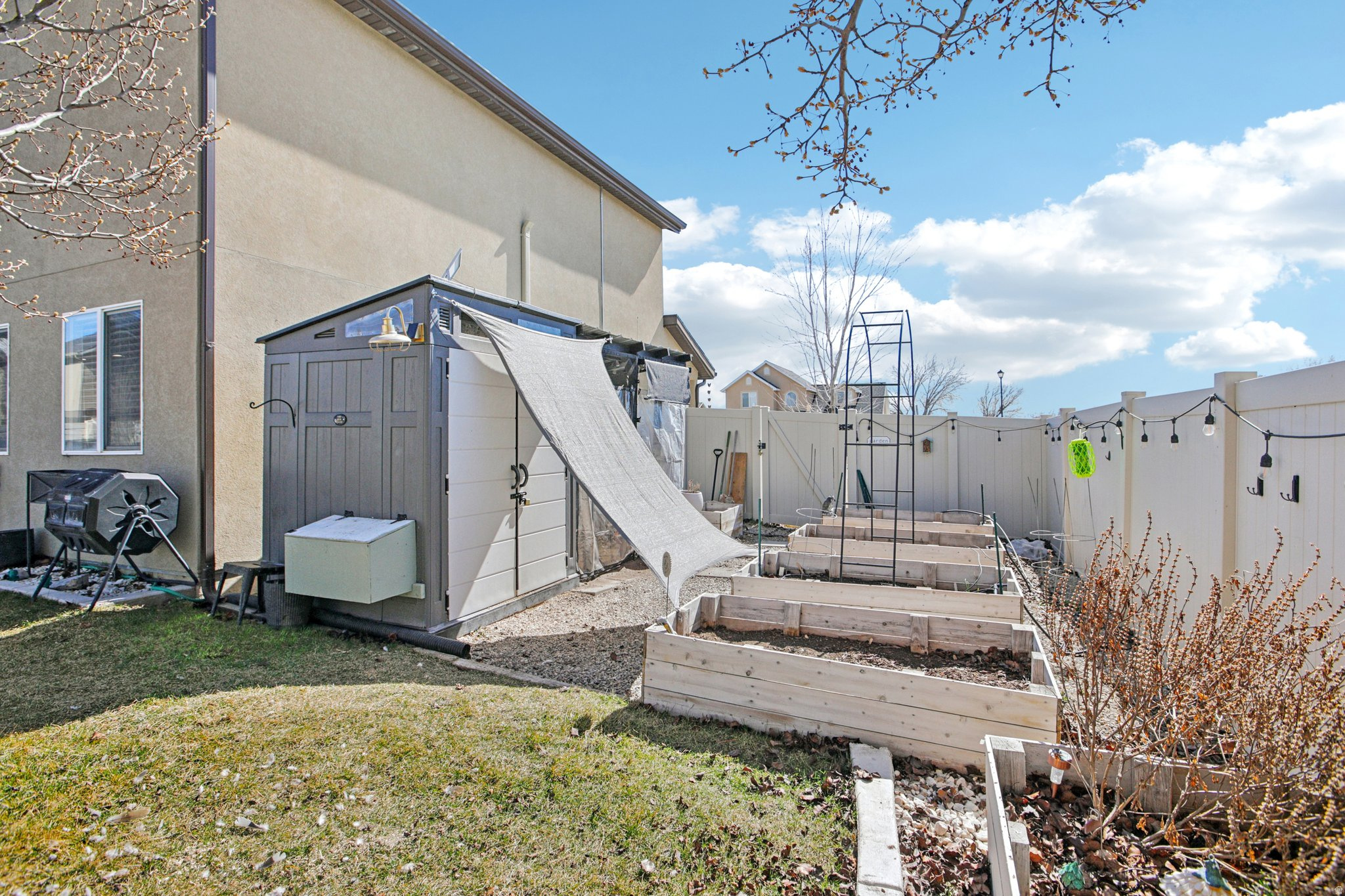 NORTH LAKE - Residential