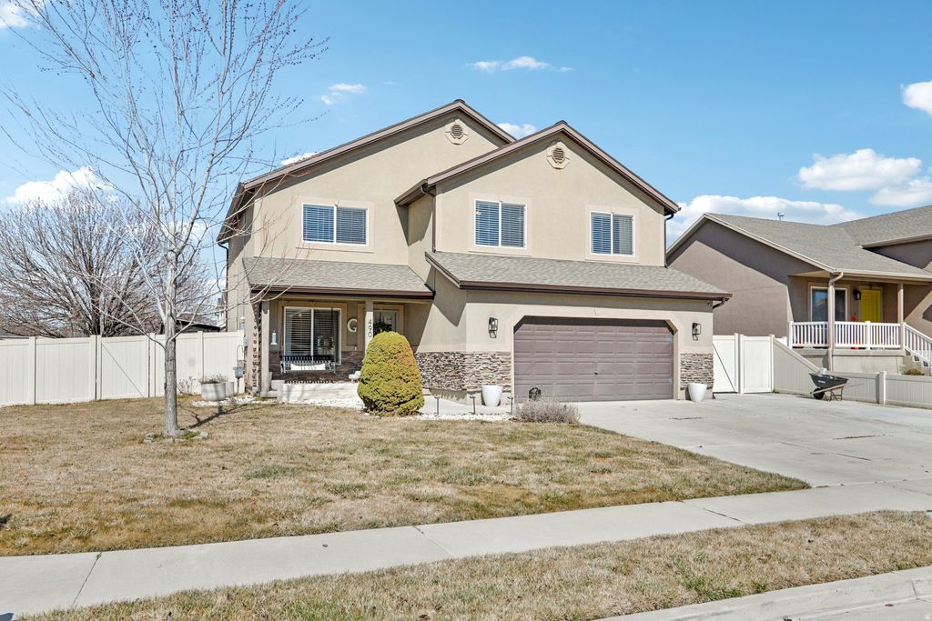 Photo of 490 W LAKEVIEW DR, Lehi, UT 84043 (MLS # 2142207)