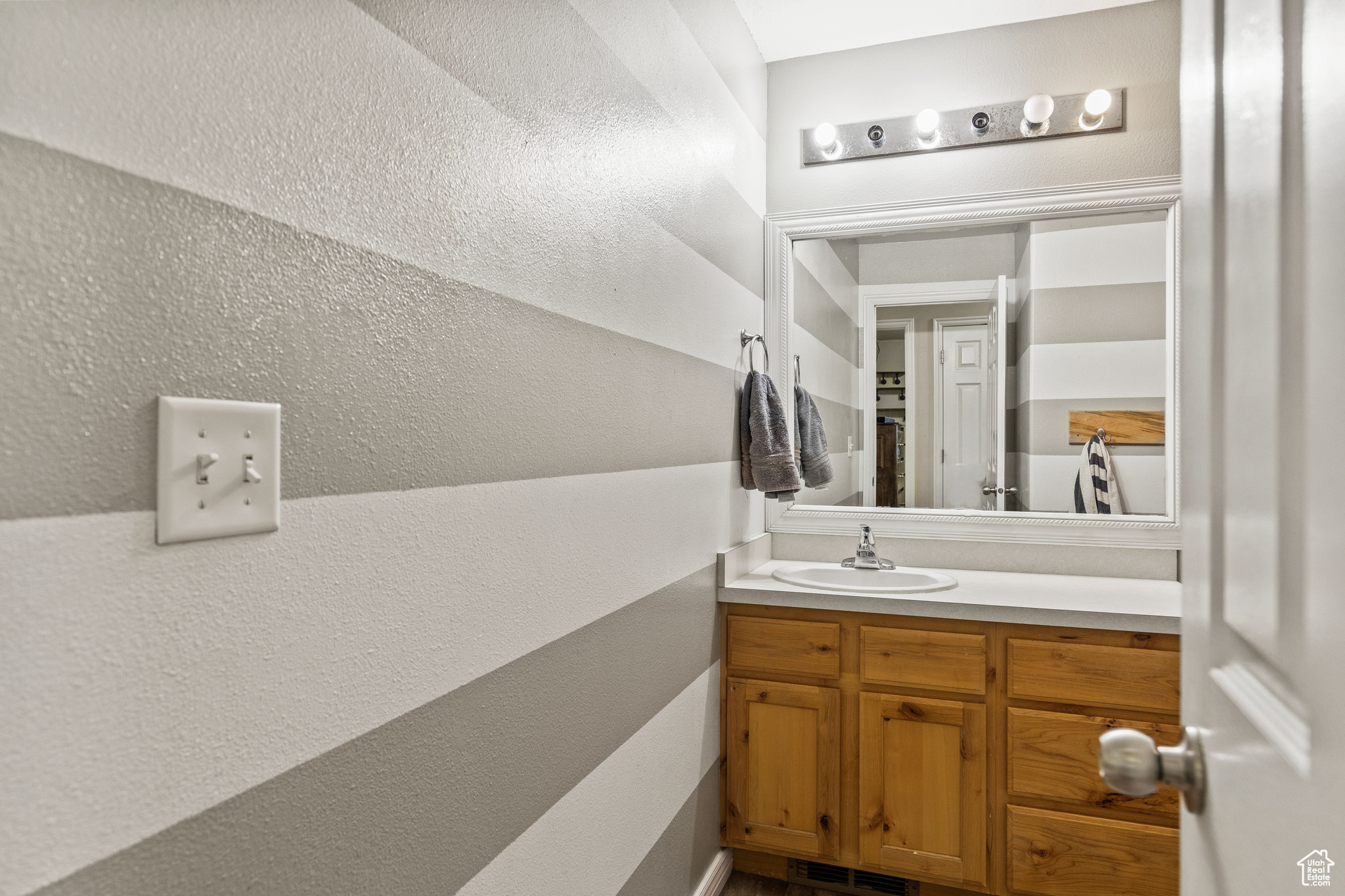 78 N Peach St, Santaquin, Utah image 17