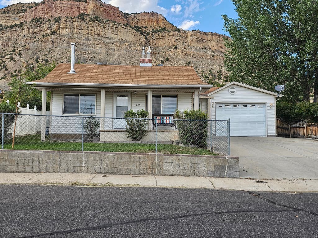 Photo of 675 EDGEHILL DR, Sunnyside, UT 84539 (MLS # 2179692)
