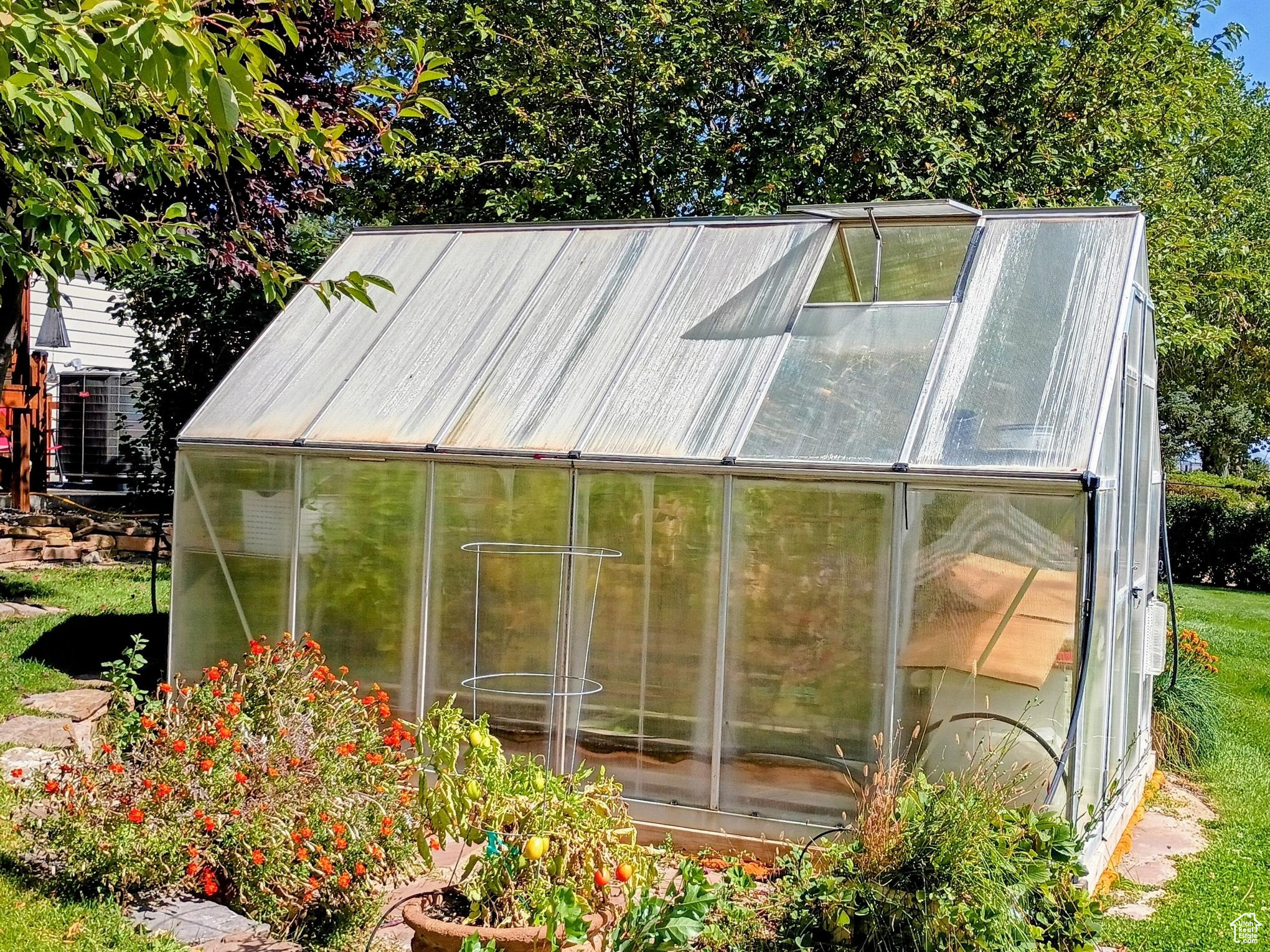 HILLCREST - Residential