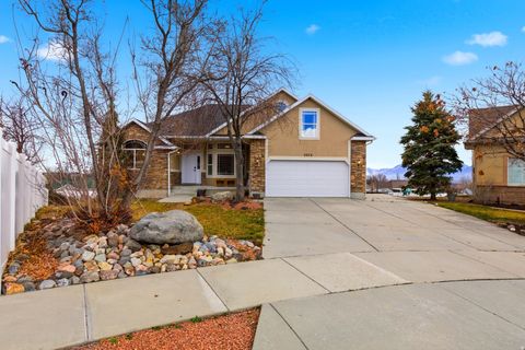 Photo of 5272 W SUN BLOOM CIR, Herriman, UT 84096 (MLS # 2140050)