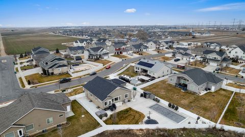 Tiny photo for 621 S SUGAR PINE DR, Layton, UT 84041 (MLS # 2133706)