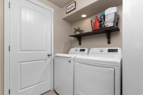 Tiny photo for 621 S SUGAR PINE DR, Layton, UT 84041 (MLS # 2133706)