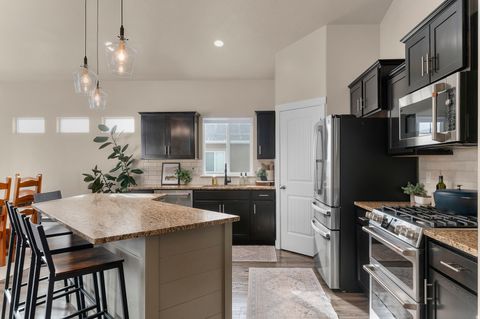 Tiny photo for 621 S SUGAR PINE DR, Layton, UT 84041 (MLS # 2133706)