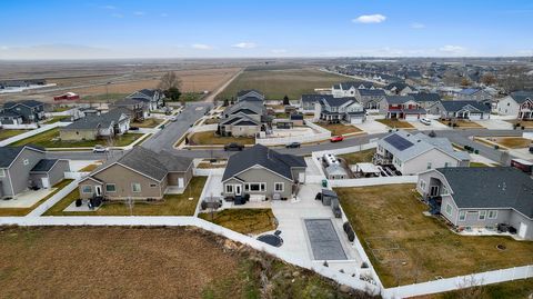 Tiny photo for 621 S SUGAR PINE DR, Layton, UT 84041 (MLS # 2133706)