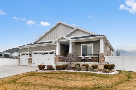 Tiny photo for 621 S SUGAR PINE DR, Layton, UT 84041 (MLS # 2133706)