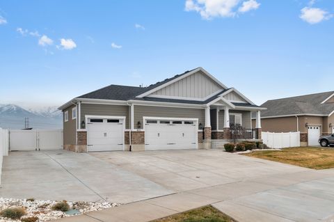 Tiny photo for 621 S SUGAR PINE DR, Layton, UT 84041 (MLS # 2133706)
