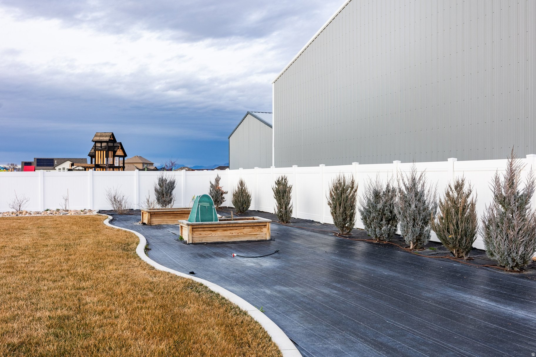 SILVER SADDLE - Residential