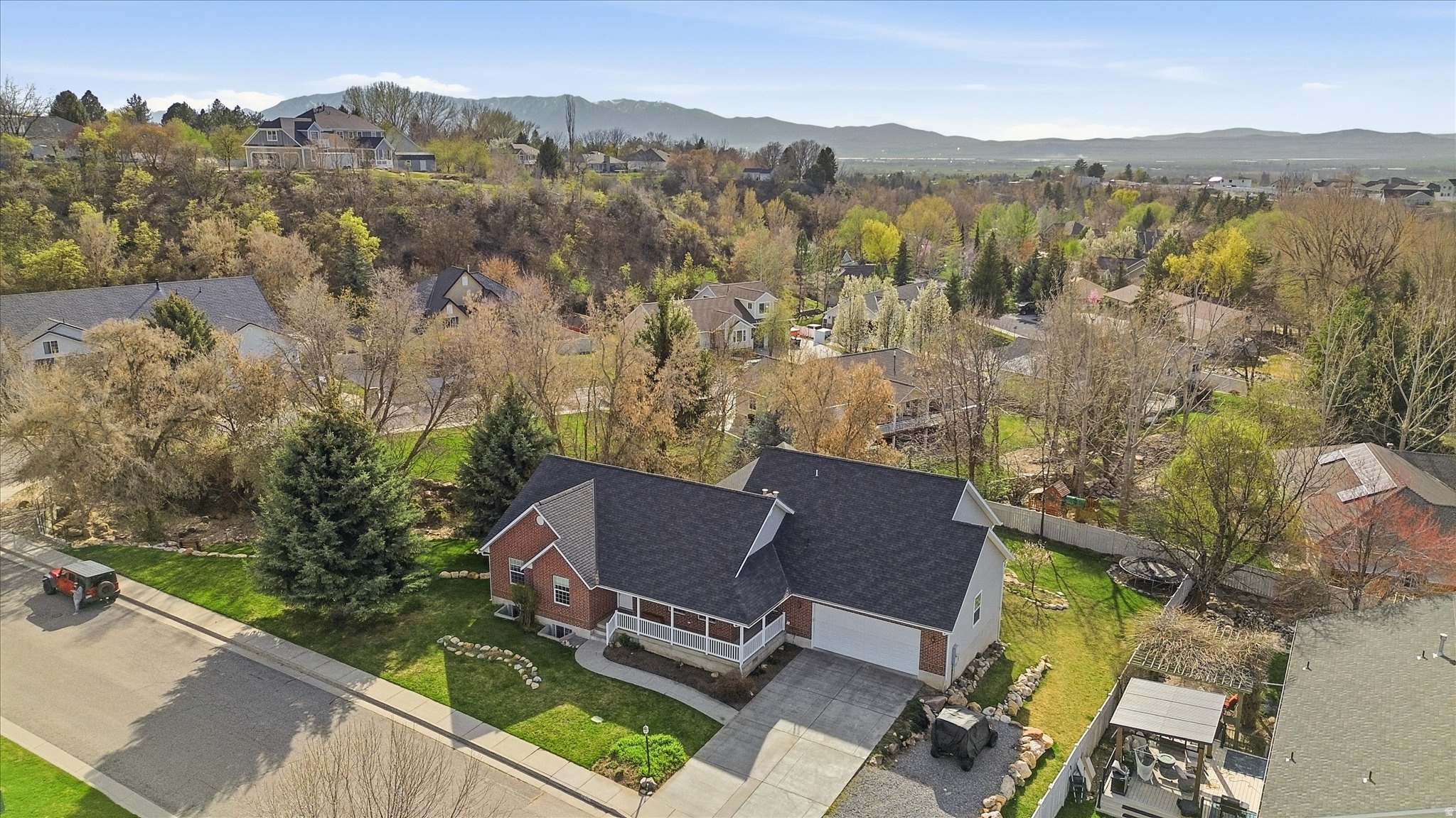 THREE CREEKS ESTATES - Residential