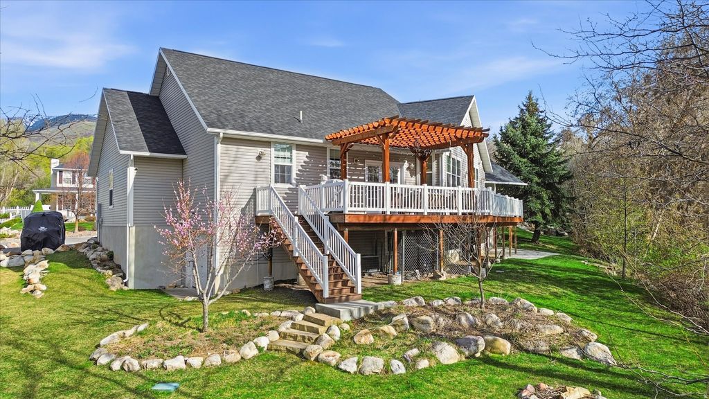 Photo of 353 E ROBIN ST, Smithfield, UT 84335 (MLS # 2146518)