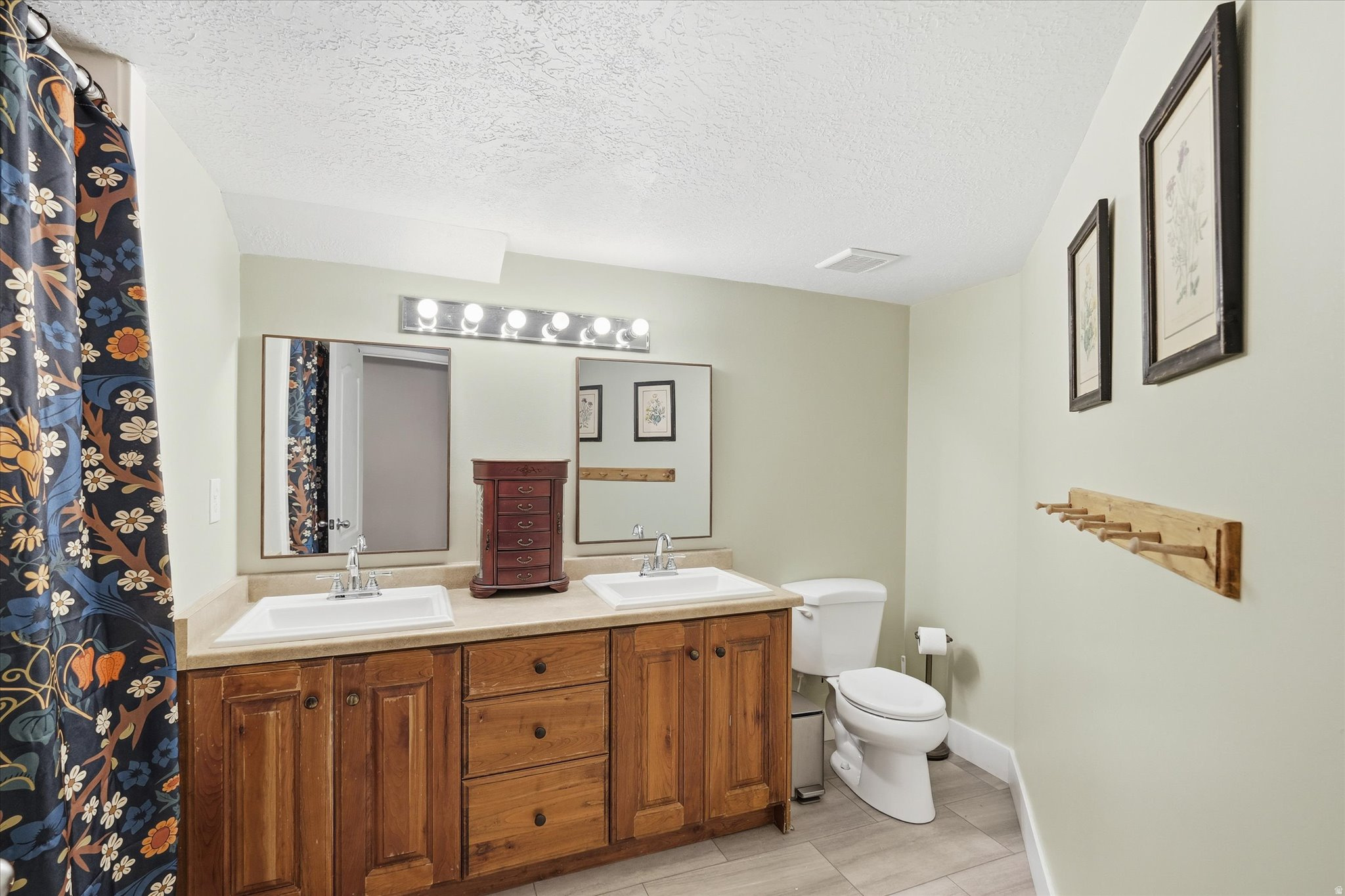 THREE CREEKS ESTATES - Residential