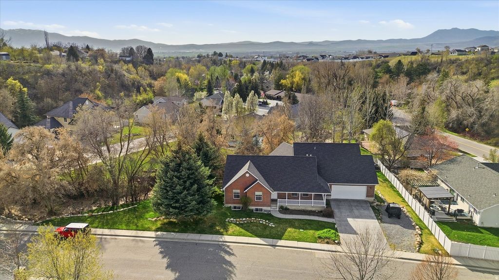 Photo of 353 E ROBIN ST, Smithfield, UT 84335 (MLS # 2146518)