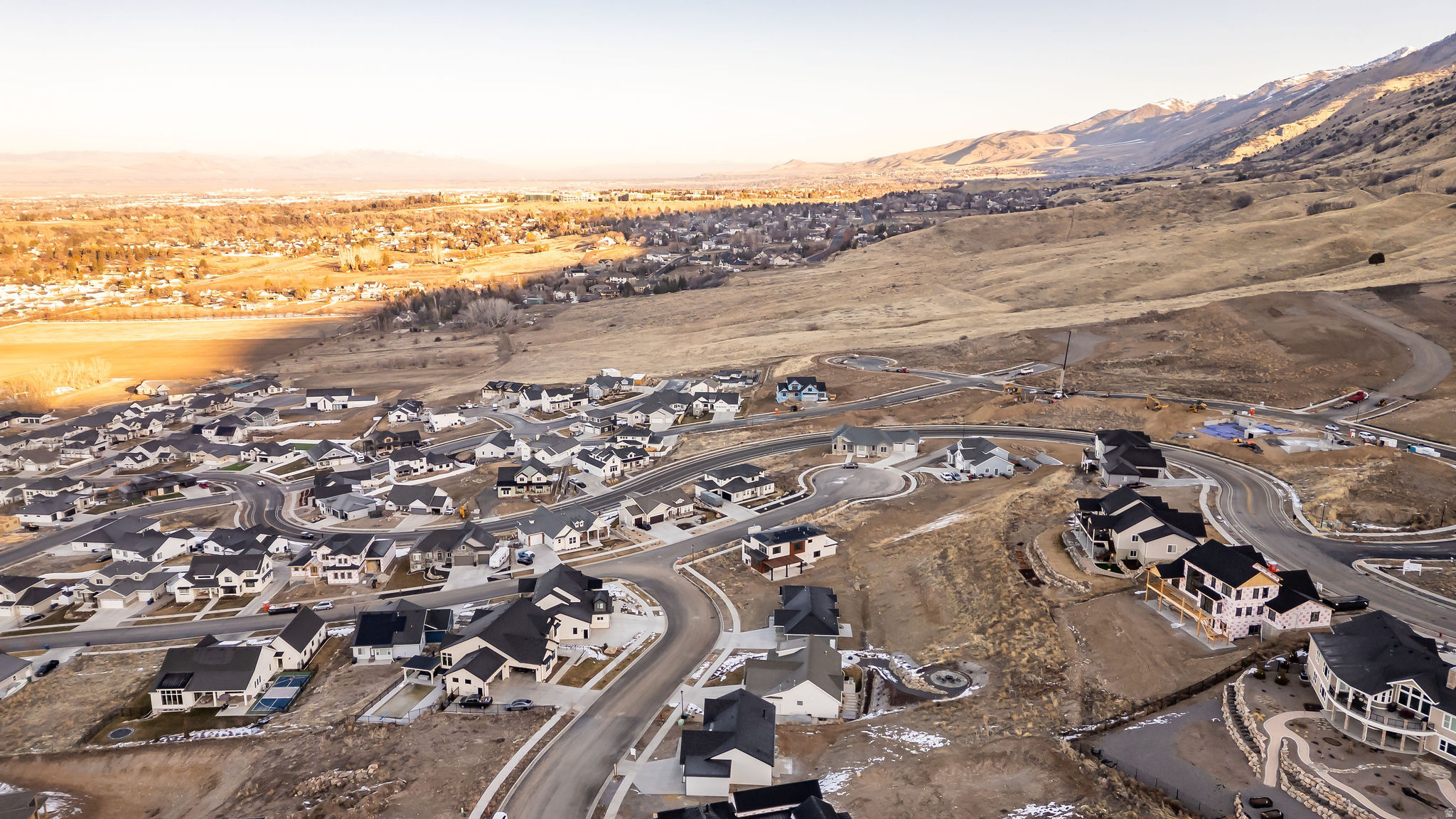 HOMES ON THE KNOLL - Residential