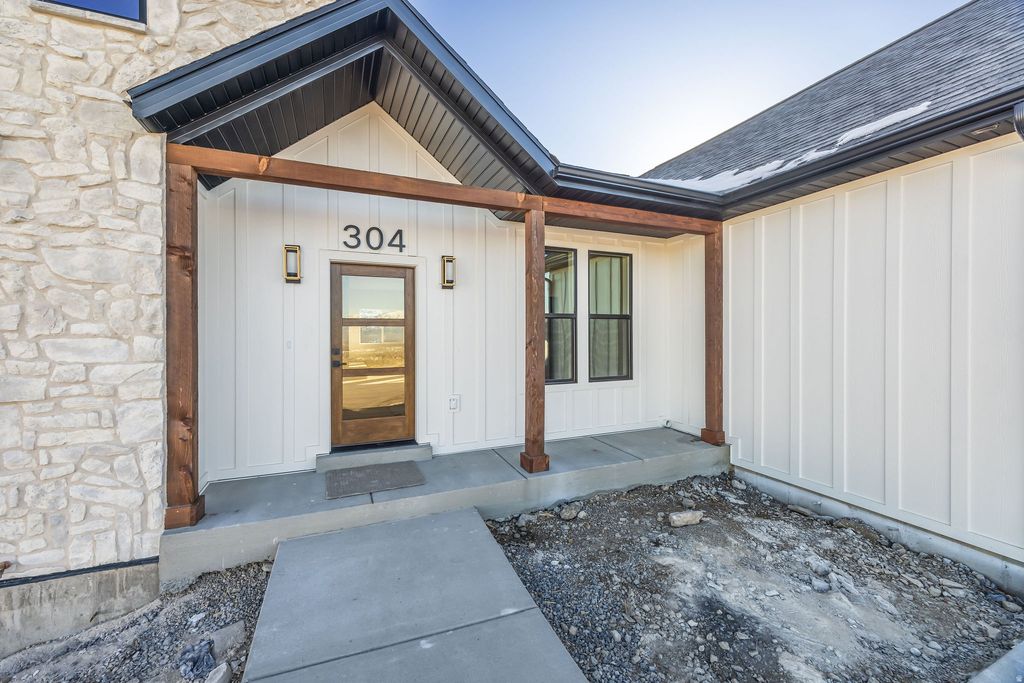 Photo of 304 N SHERWOOD DR, Providence, UT 84332 (MLS # 2130465)