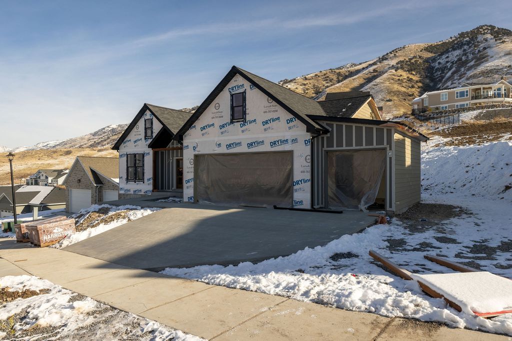 Photo of 304 N SHERWOOD DR, Providence, UT 84332 (MLS # 2130465)