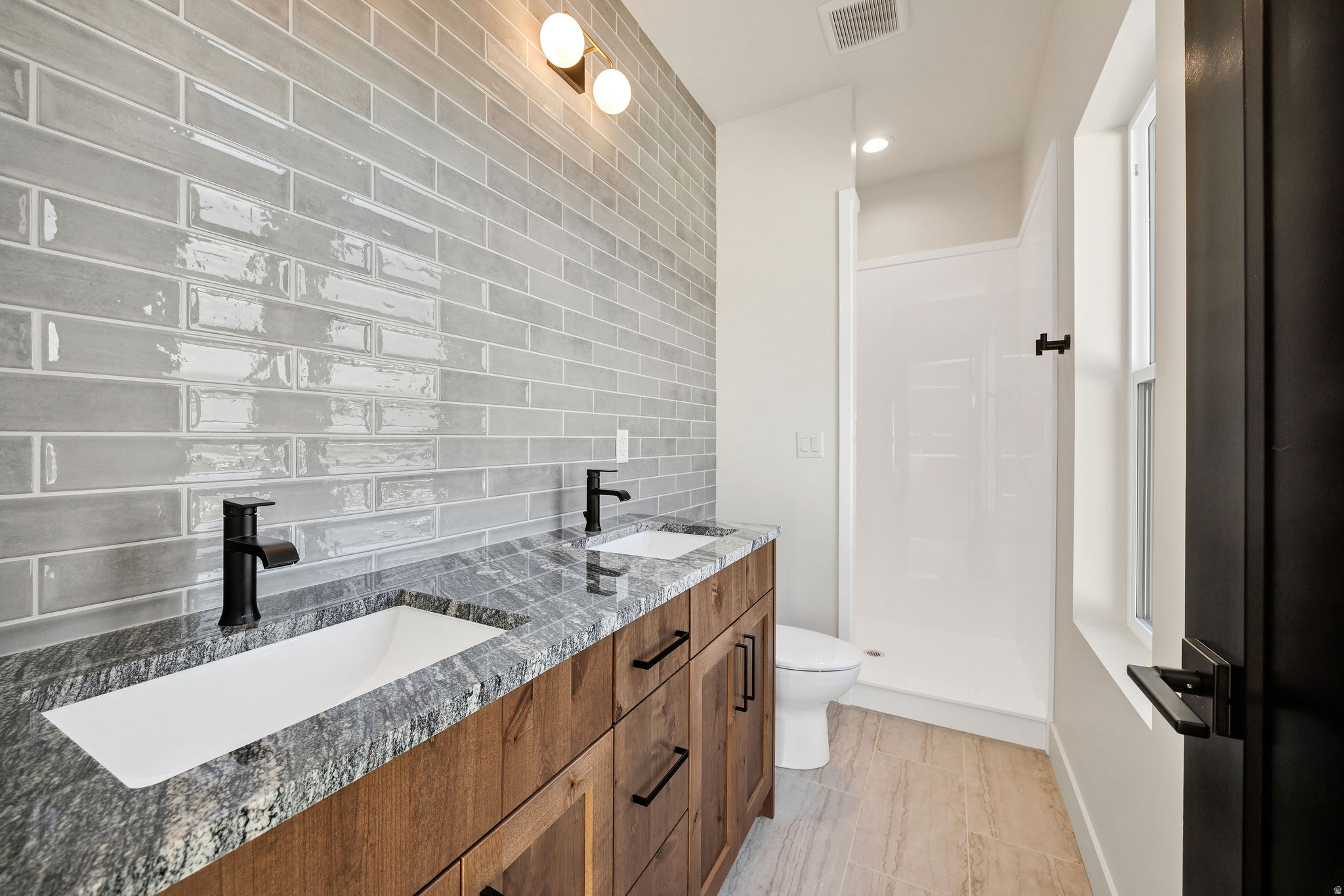 HOMES ON THE KNOLL - Residential