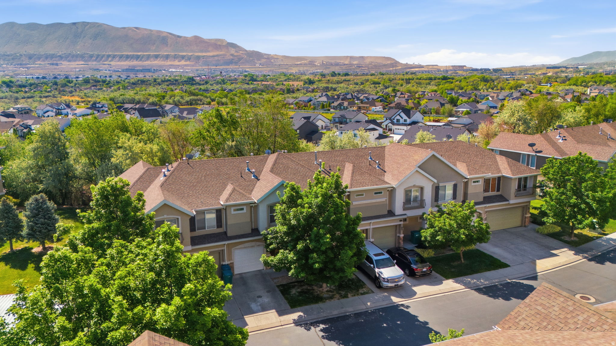 VINTAGE ON THE BLUFF - Residential