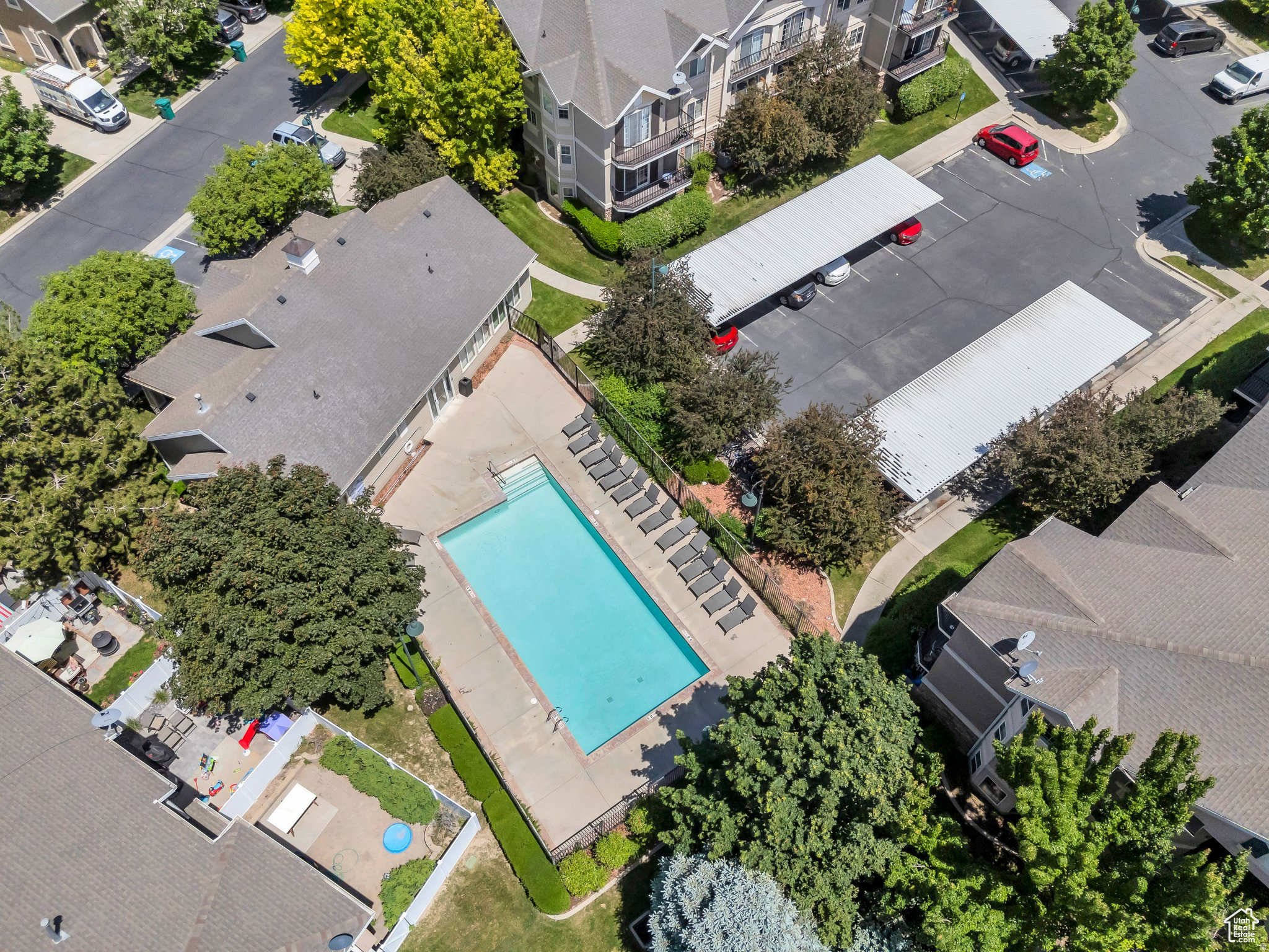 VINTAGE ON THE BLUFF - Residential