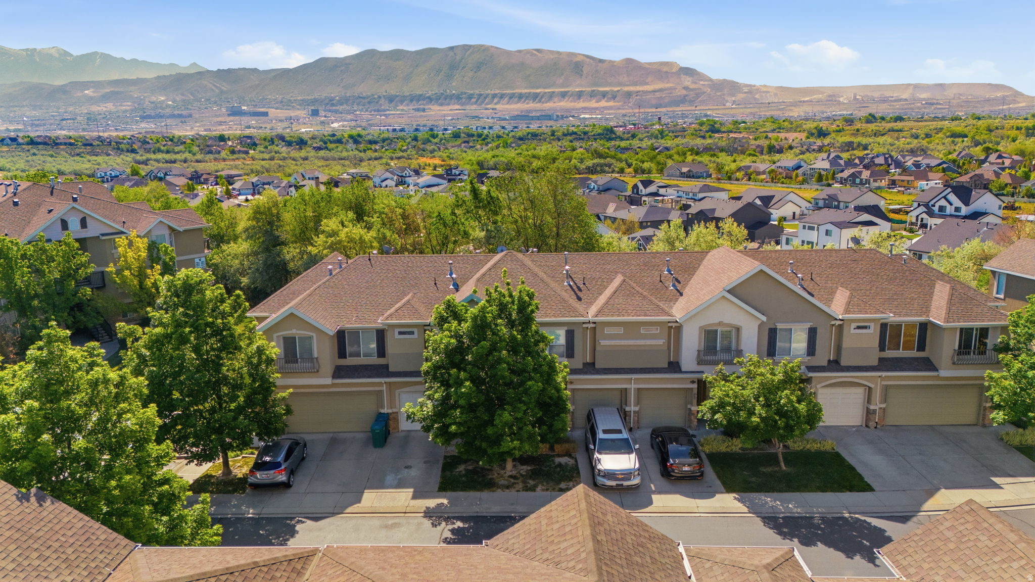 VINTAGE ON THE BLUFF - Residential