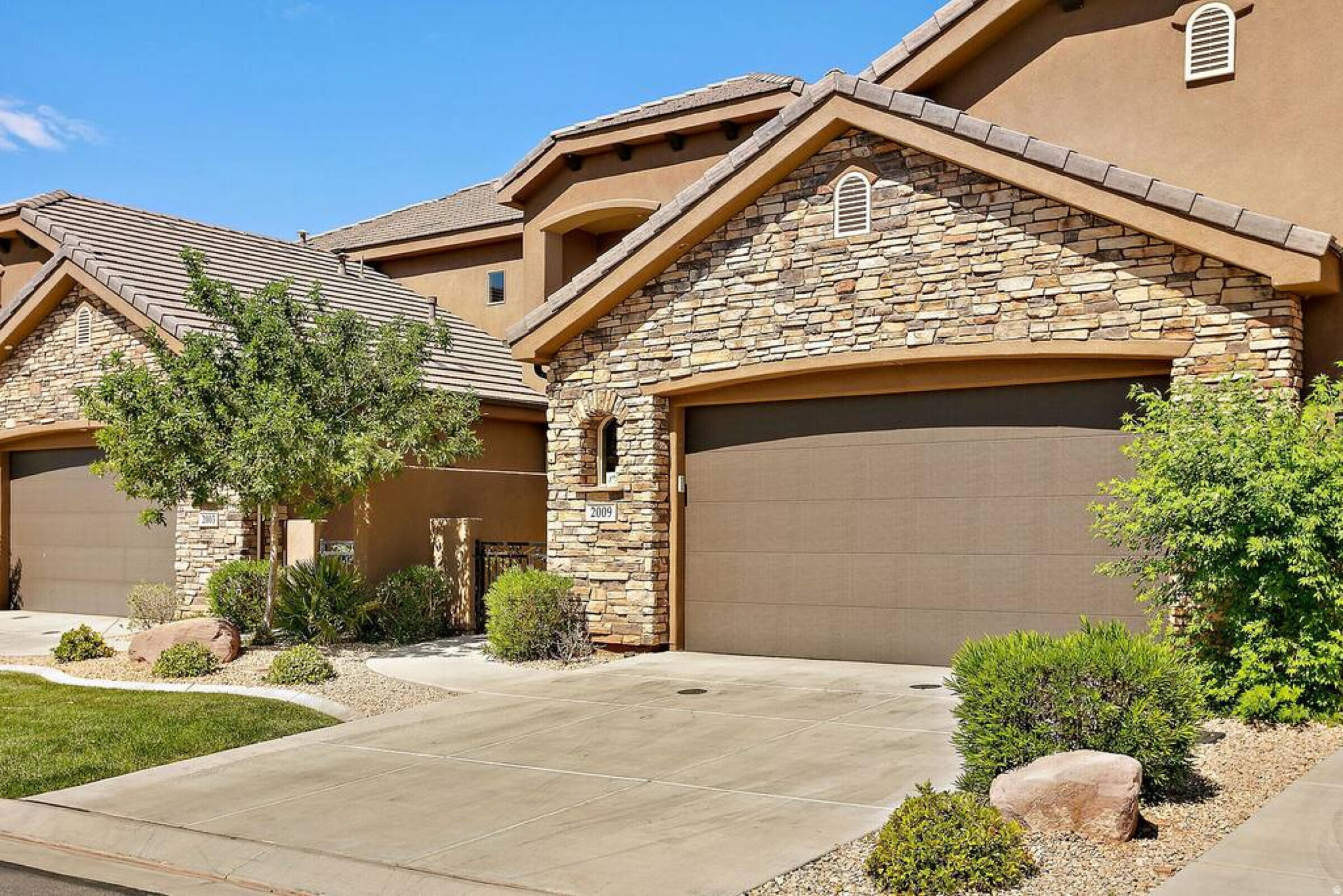 CORAL RIDGE TOWNHOMES PH 2 - Residential