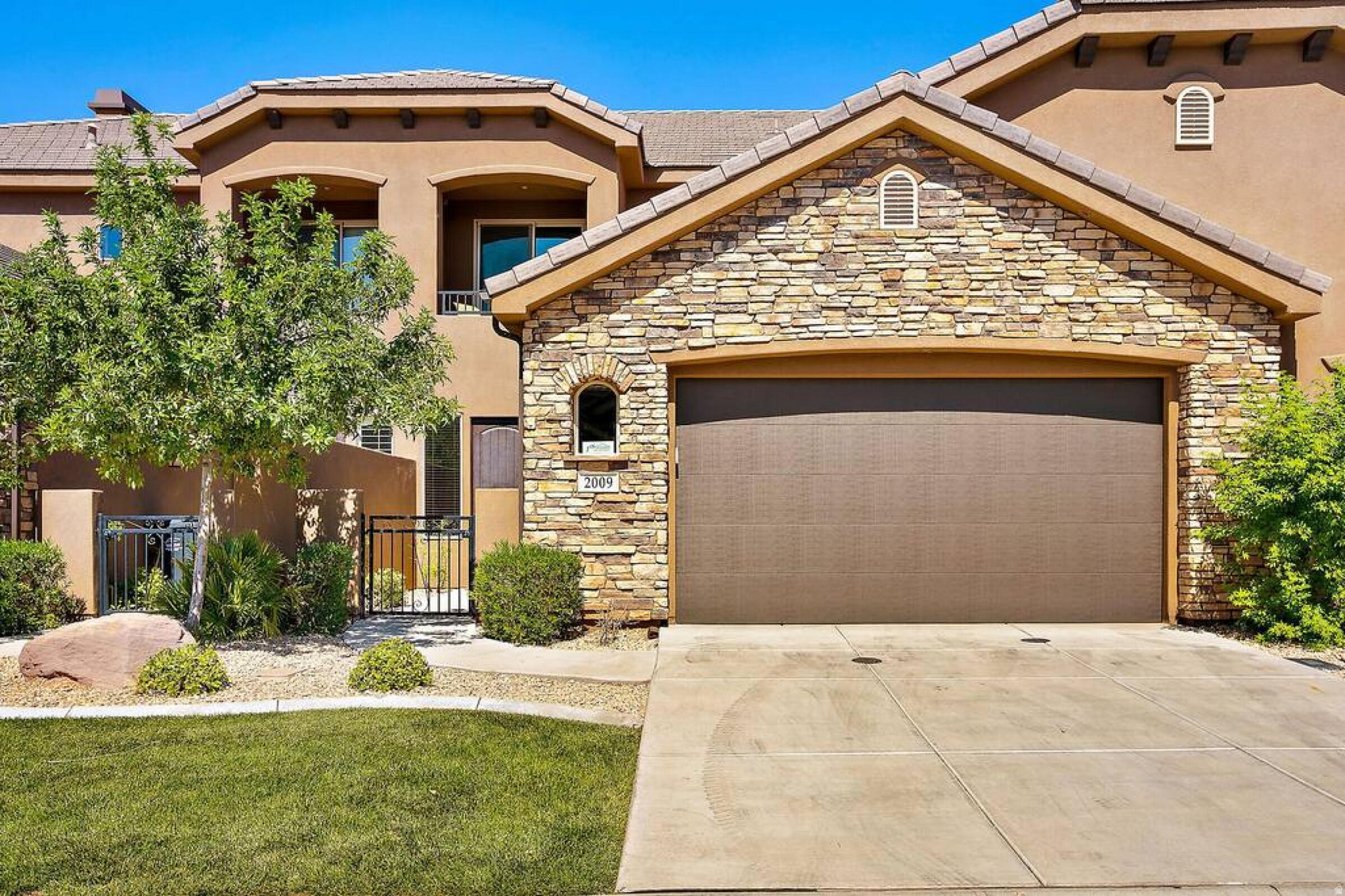 CORAL RIDGE TOWNHOMES PH 2 - Residential