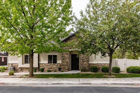 Townhouse For Sale - 1844 W 2300<br/> Woods Cross, UT 84087