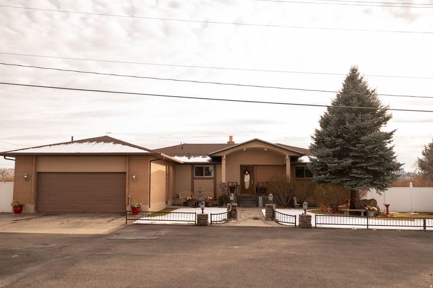 Set on 3.67 acres with beautiful views, this 5-bed, 3-bath home features meadowland, two ponds, a spring in the pasture, and full animal rights. The yard is partially fenced, and the pasture is fully fenced with an animal shed. Enjoy a large deck, beautiful landscaping, permanent exterior lighting, and a hot tub. Inside are kitchens and family rooms on both levels plus a walk-out basement with two entrances. A greenhouse, apple and fig trees, grapes, blackberries, and raspberries complete this exceptional property.