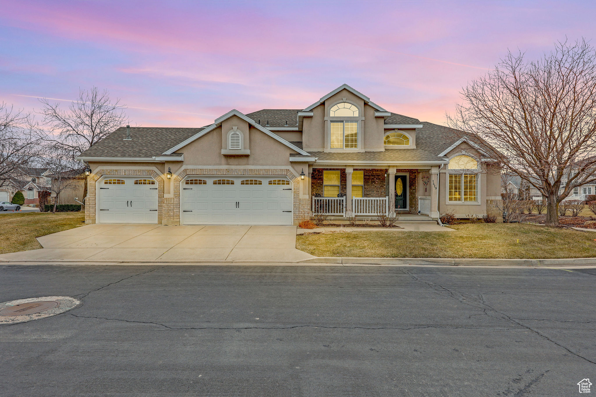 Just steps from the prestigious Oakridge Country Club & Golf Course this 6-bedroom, 3-bath Farmington home has it all. The newly finished basement with a kitchenette is perfect for guests or gatherings, while the master suite offers spa-like relaxation with a huge walk-in closet. With low-maintenance living in a vibrant HOA community, this home is ideal for an active lifestyle. BONUS: Brand New HVAC system installed 2024 (~$15K)! Tour it before it's gone! Square footage figures are provided as a courtesy estimate only and were obtained from county records.  Buyer is advised to obtain an independent measurement.