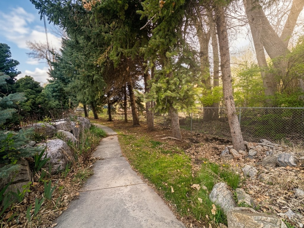 WOODLAND ESTATES - Residential