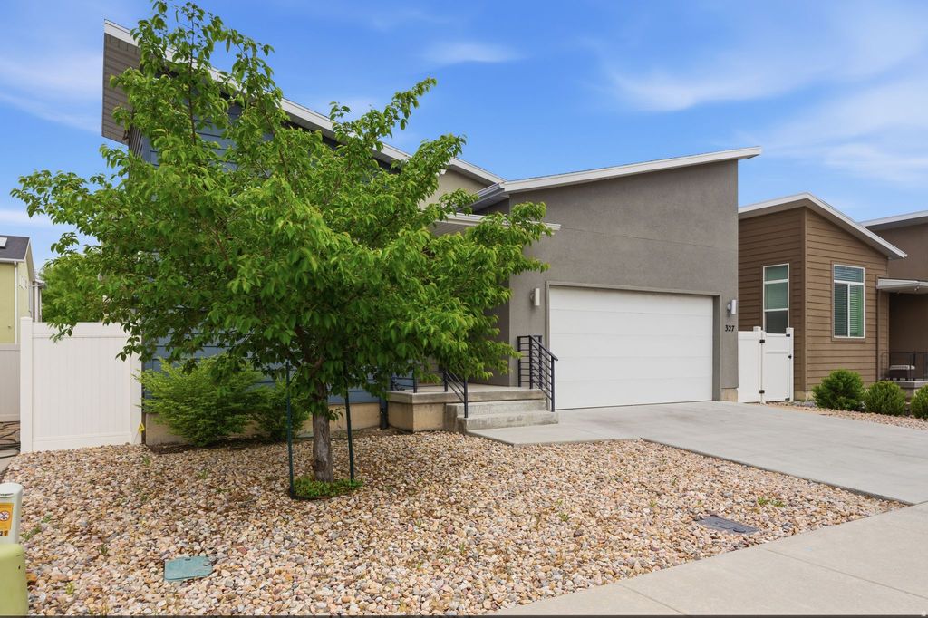 Photo of 327 E TERRA SOL DR, South Salt Lake, UT 84115 (MLS # 2152910)