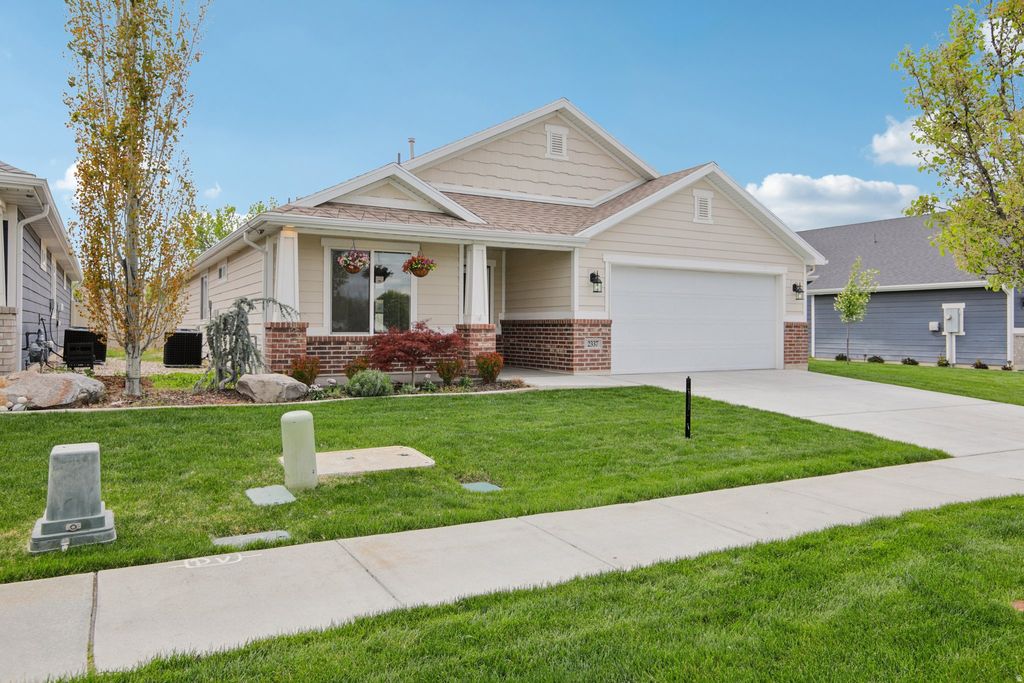 Photo of 2337 W 1850 N, Clinton, UT 84015 (MLS # 2150305)