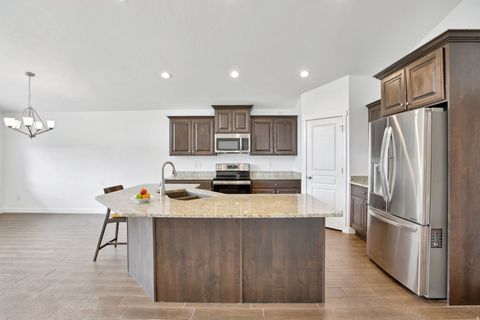 Tiny photo for 2337 W 1850 N, Clinton, UT 84015 (MLS # 2150305)