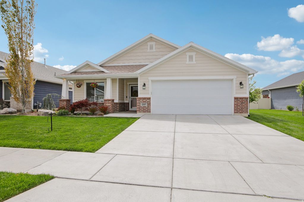 Photo of 2337 W 1850 N, Clinton, UT 84015 (MLS # 2150305)