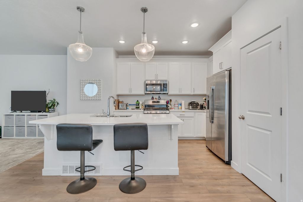 Photo of 4428 W GLENDON DR, Lehi, UT 84048 (MLS # 2153187)