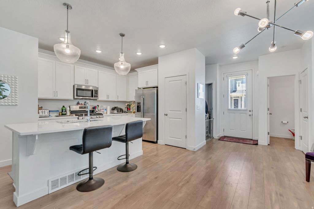 Photo of 4428 W GLENDON DR, Lehi, UT 84048 (MLS # 2153187)