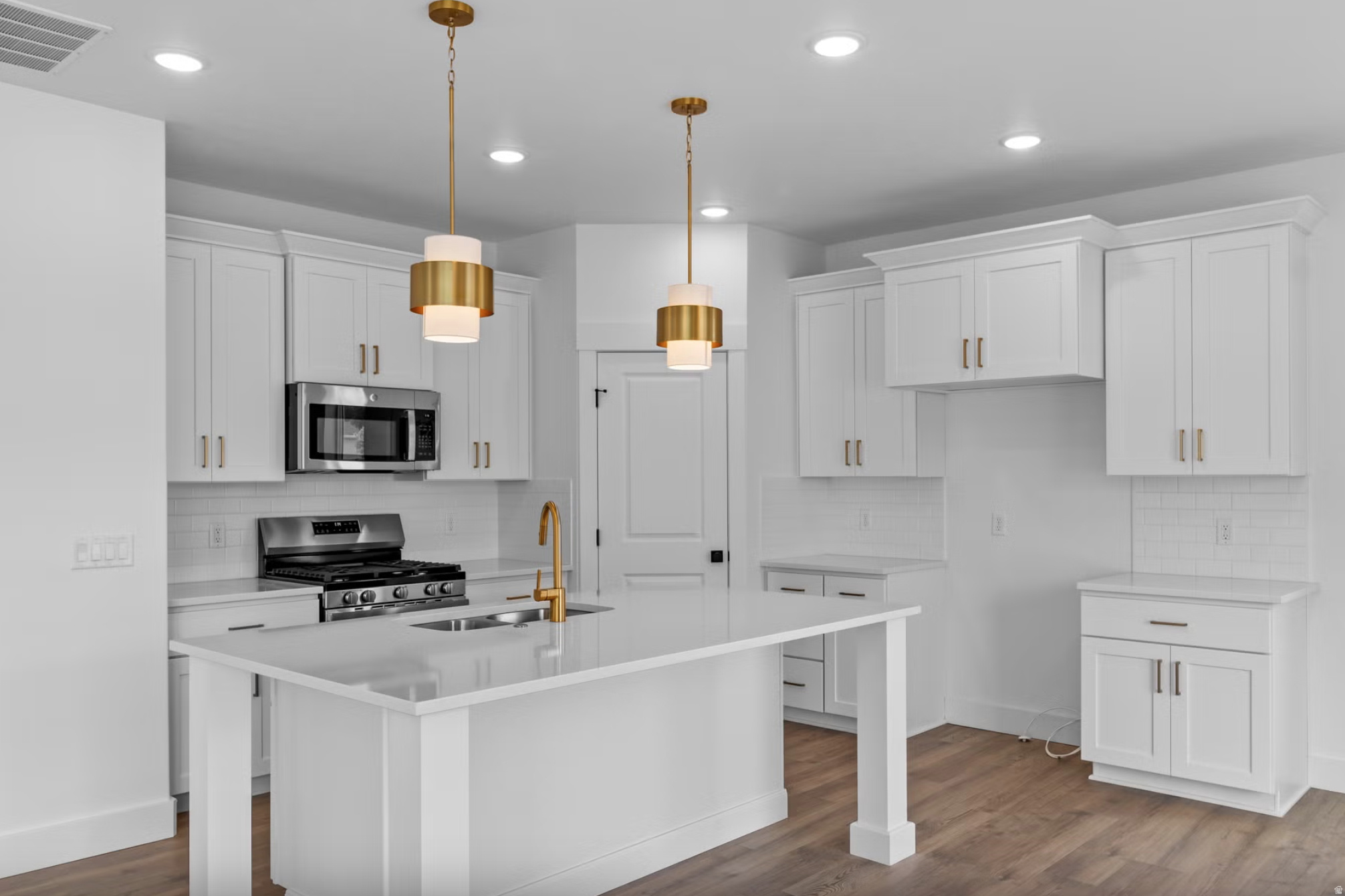 ENVISION ESTATES - Residential