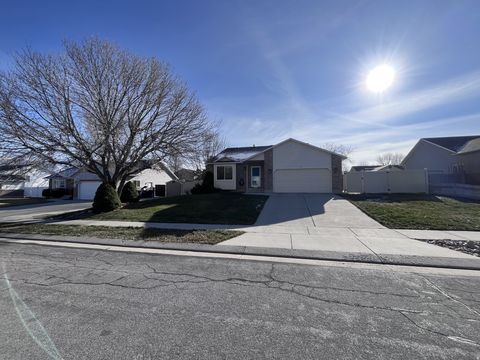 Photo of 1401 W GREEN HEDGE WAY S, West Jordan, UT 84084 (MLS # 2131202)