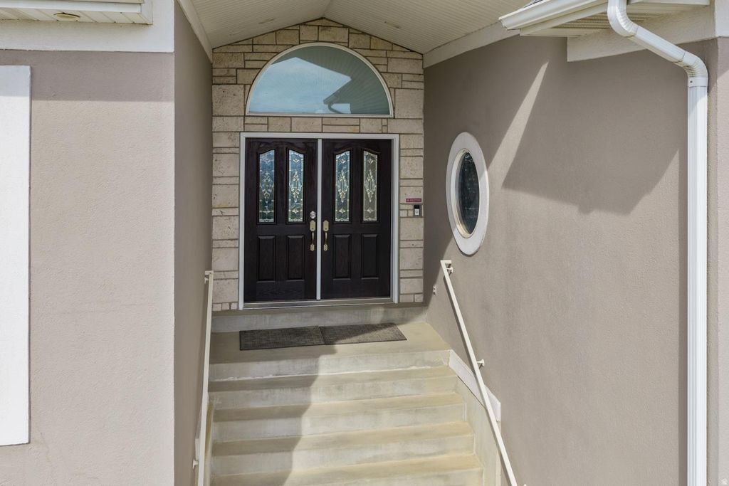 Photo of 708 N EAGLERIDGE DR E, Bountiful, UT 84010 (MLS # 2156757)