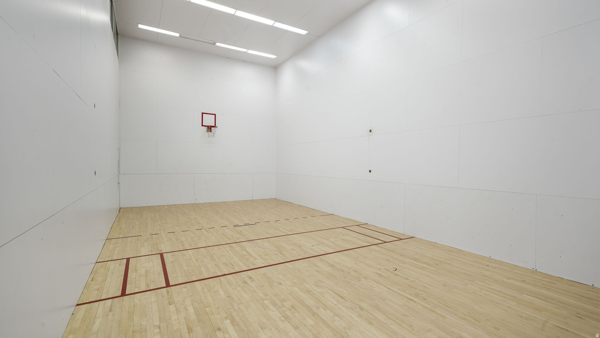 SWISS OAKS CONDOMINIUMS - Residential