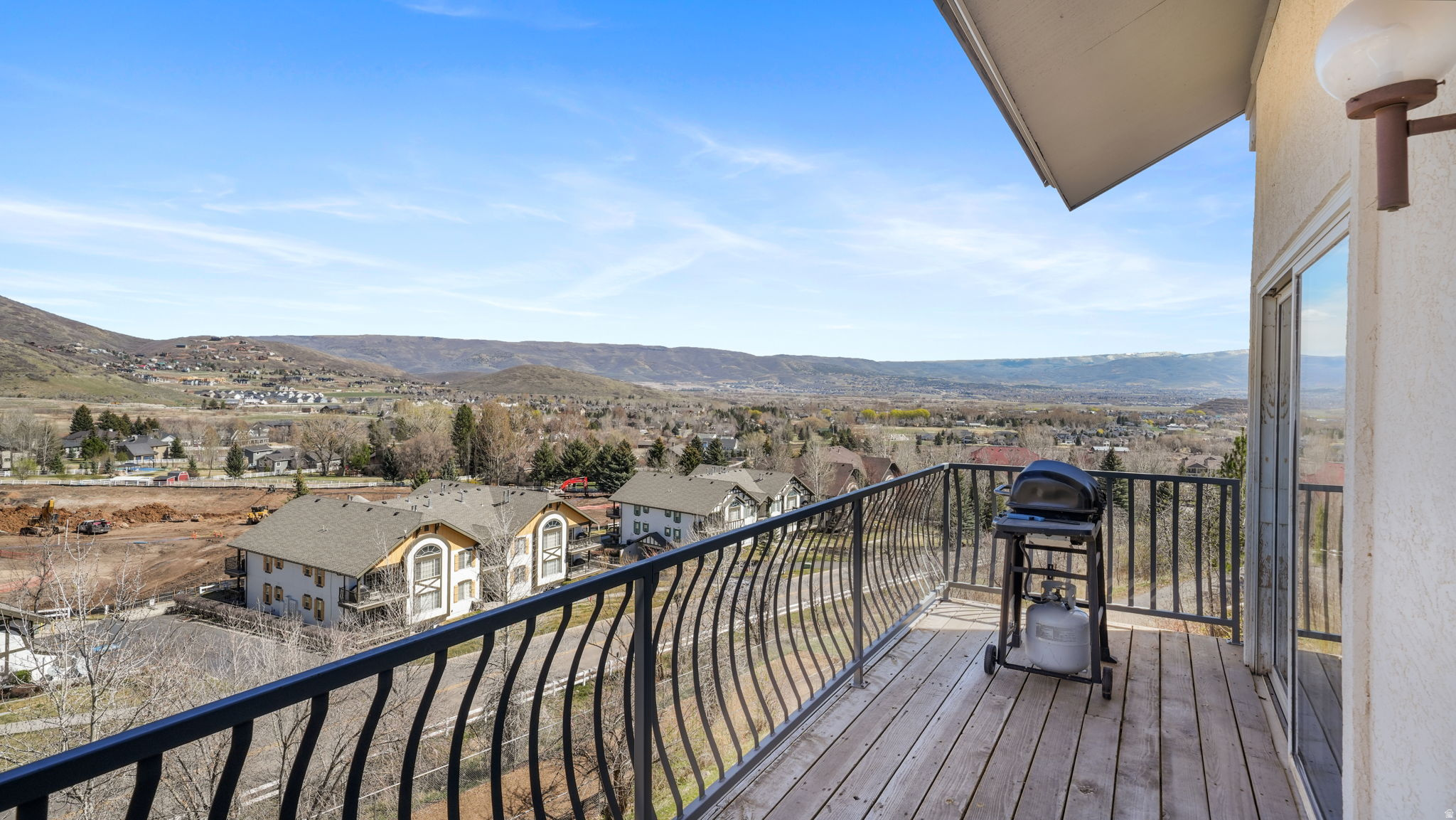 SWISS OAKS CONDOMINIUMS - Residential