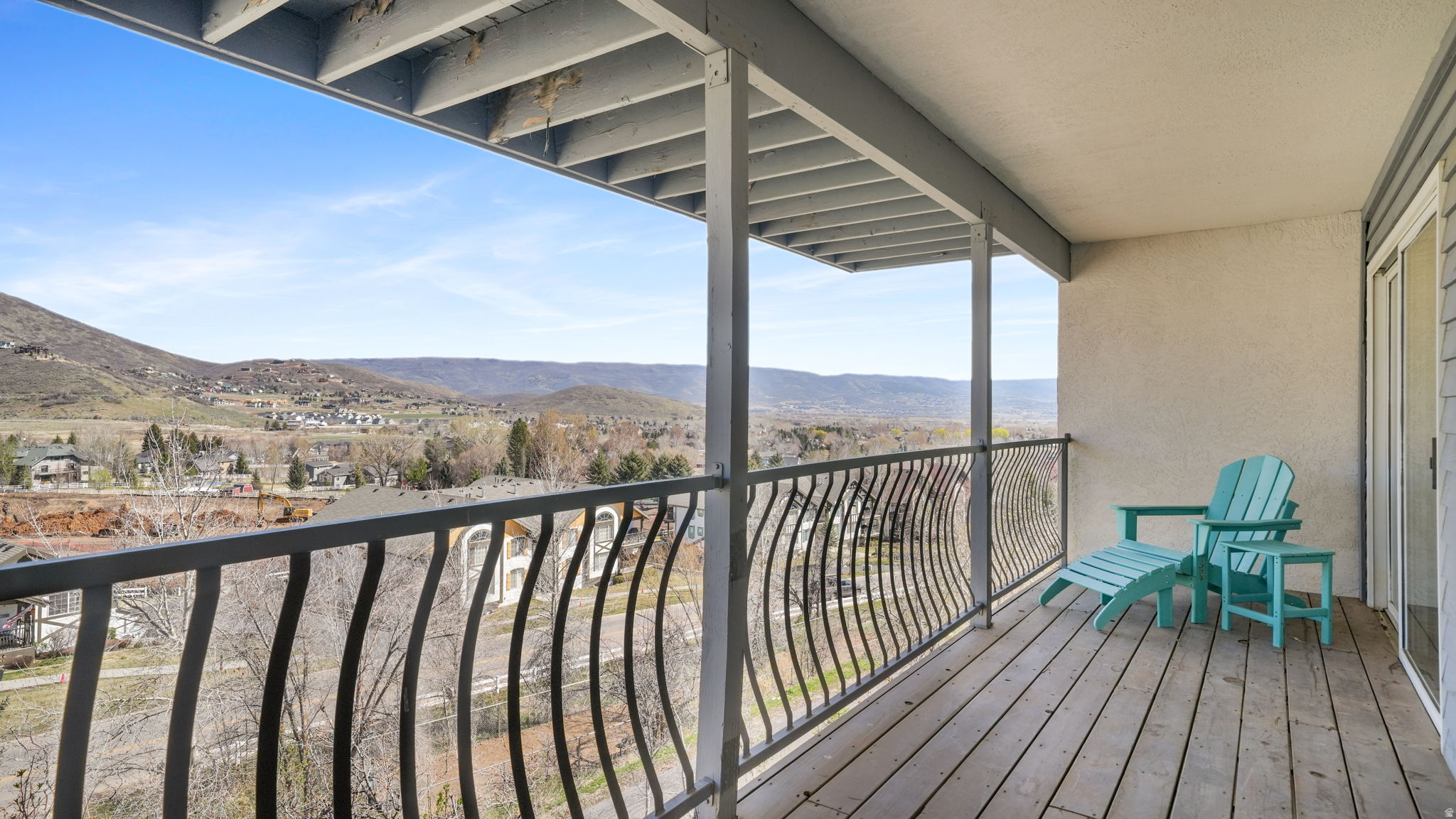 SWISS OAKS CONDOMINIUMS - Residential