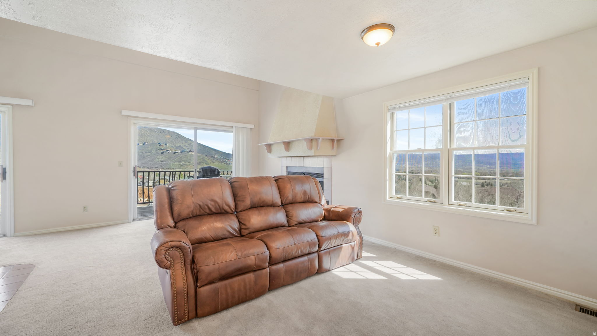 SWISS OAKS CONDOMINIUMS - Residential