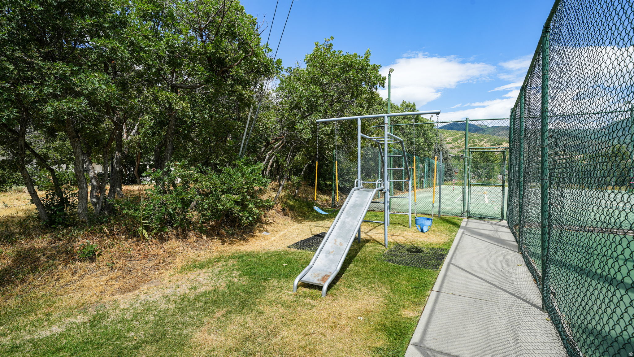 SWISS OAKS CONDOMINIUMS - Residential